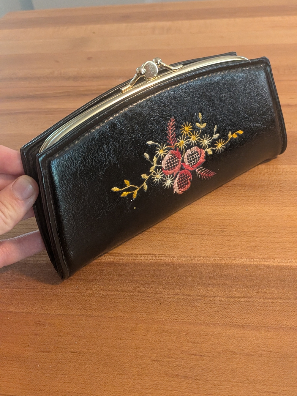 Vintage Japanese Black Faux Leather Floral Embroidered Kisslock Wallet